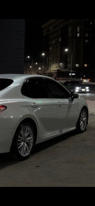 Продам диски R18 с шинами от Камри 70 оригинал