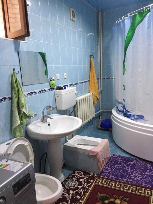 Hovli sotiladi. Barcha sharoitlarga ega