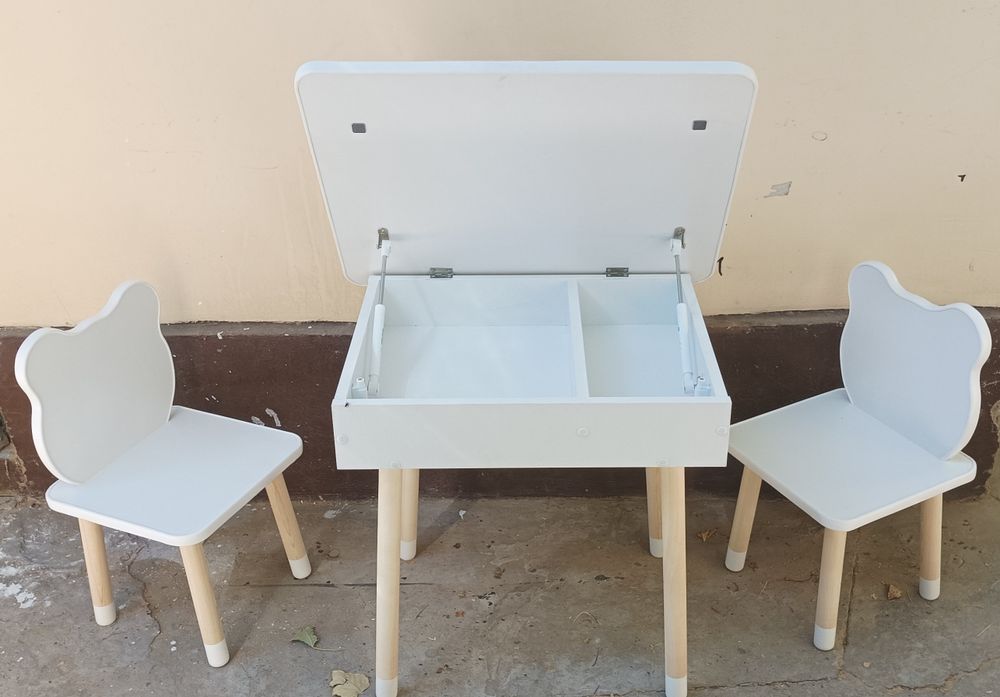 Комплект детской мебели. Стол и 2 стула