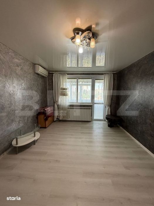 Apartament 3 camere, semidecomandat, 59 mp, stradal, zona Micro 17 — fotografia 1