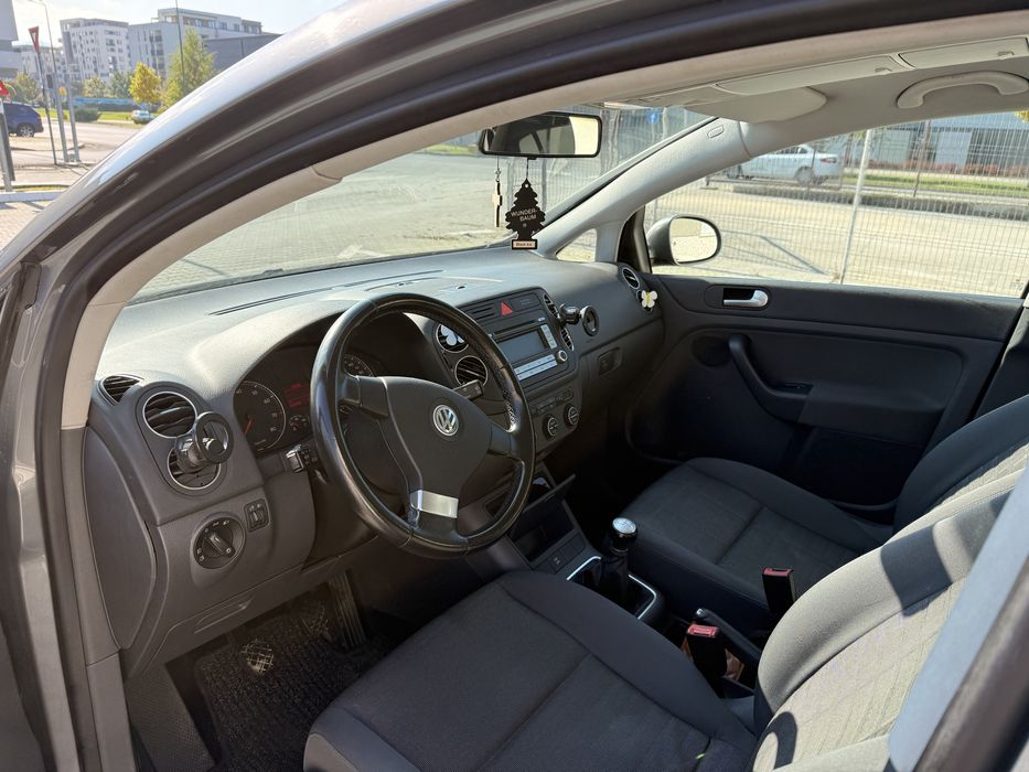 Vand GOLF PLUS 1.6 FSI 2007 benzina - stare foarte buna!