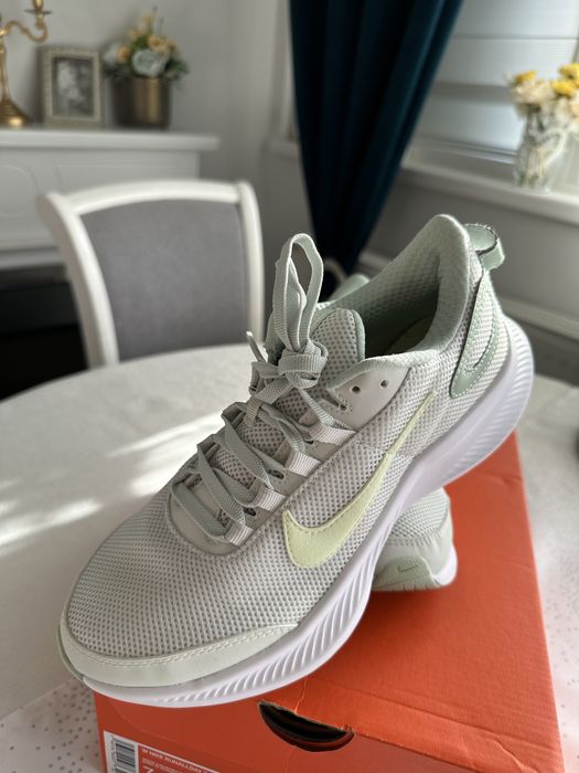 Adidasi dama Nike Runallday 2