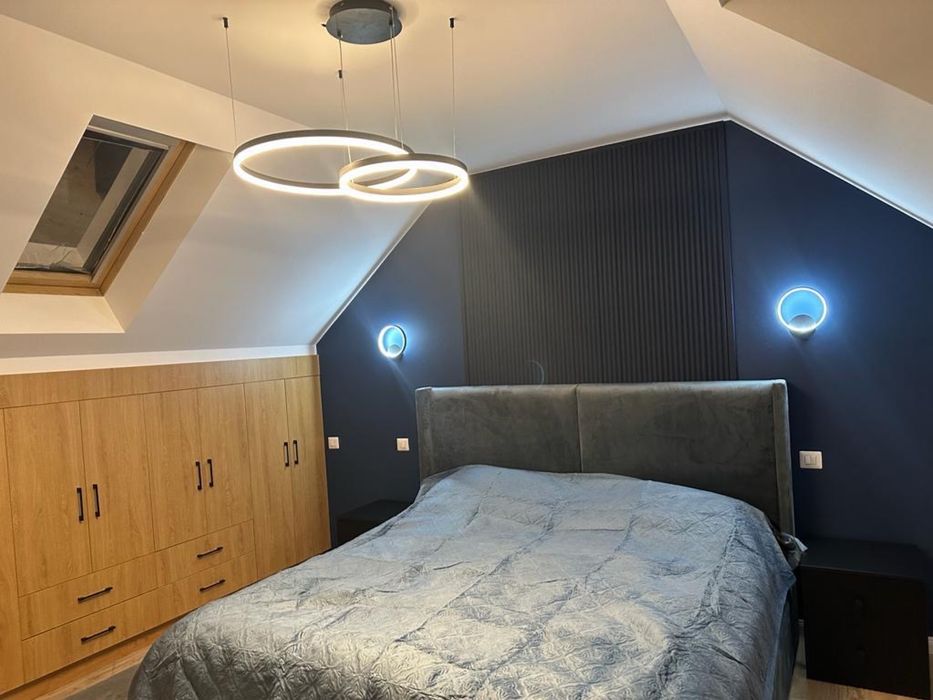 Vand apartament Zamca (casa de pensii )