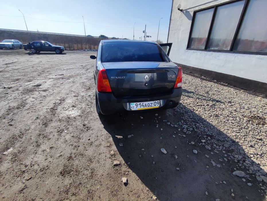 Продаю машину Reno Logan
