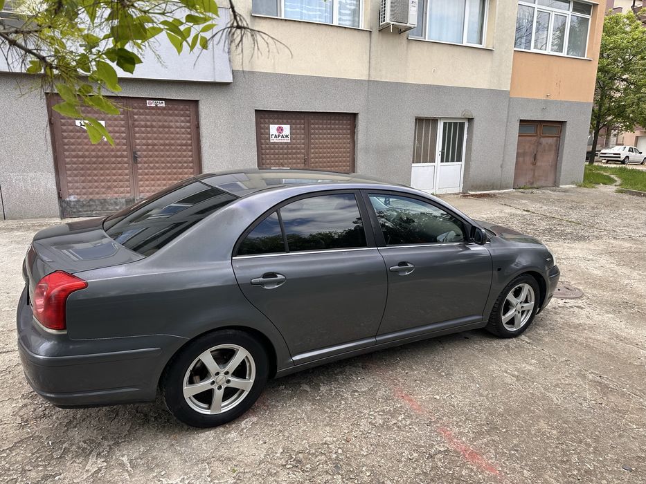 Тойота Авенсис 2.0 бензин