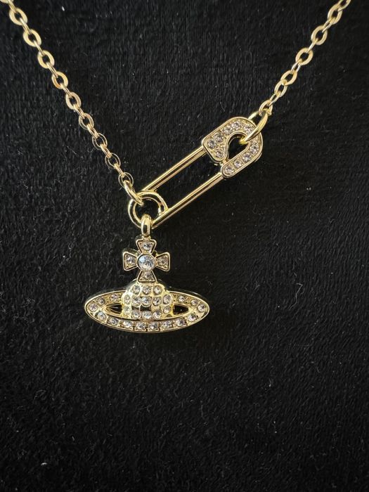 Lantisor Vivienne Westwood Gold Pin Saturn