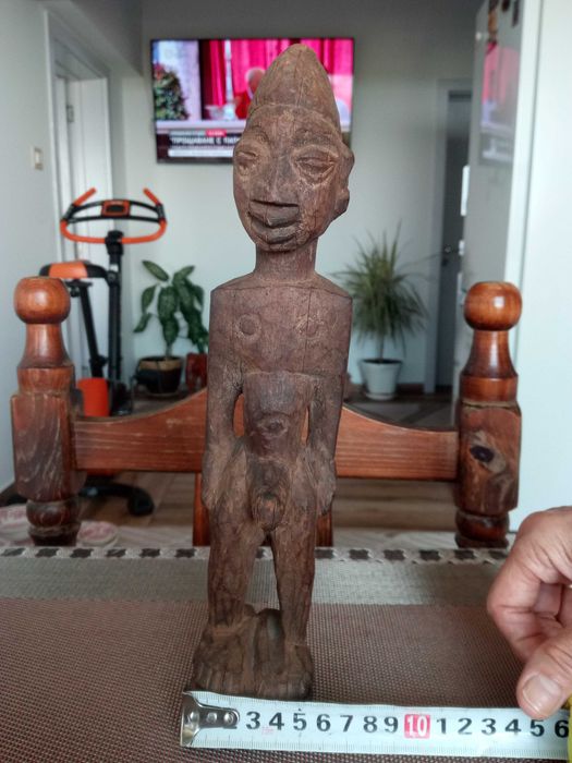 Култова африканска фигура.Дърворезба.Цената не подлежи на коментар.