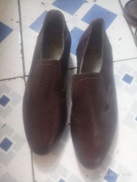 Аяқ киім сатылады