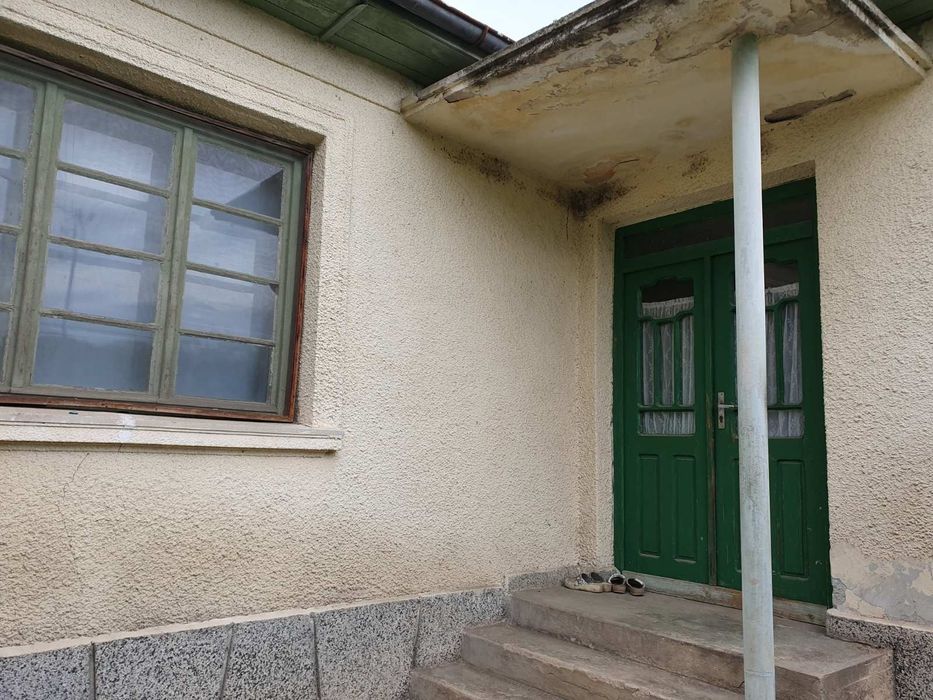 Продава къща с. Горно Белево .
Къщата е със застрое