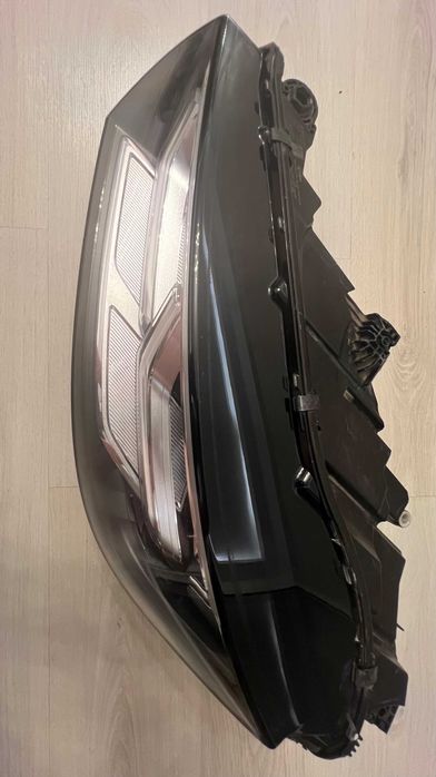 Far original Audi Q5 FY stânga Led Valeo - 80A941033