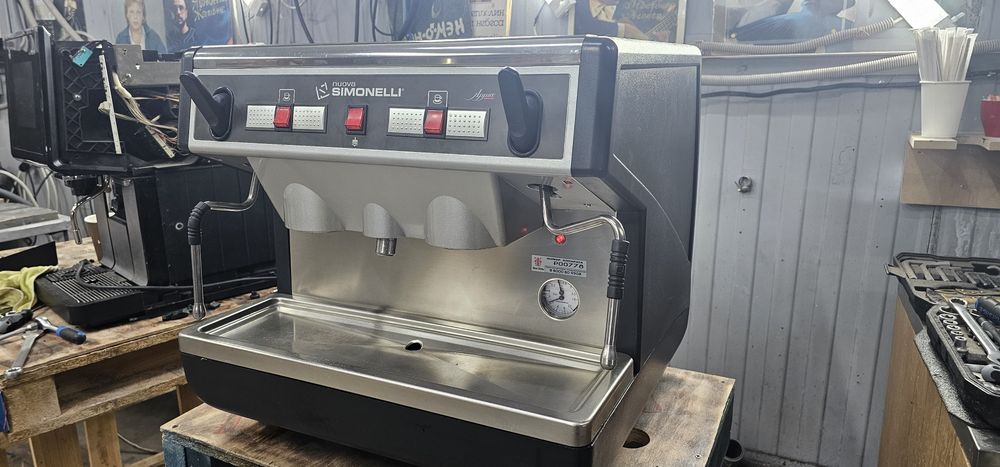 Продам кофемашину simonelli.