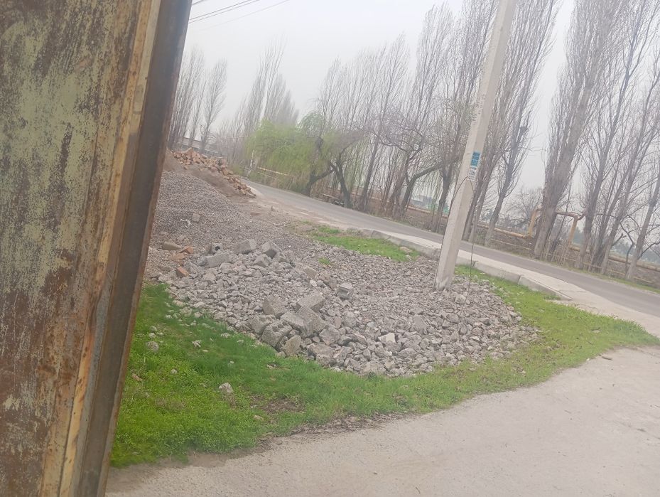 Srochno sotiladi 2 sotix tekis joy fasadiyam bor 0.5 sotixga yaqin