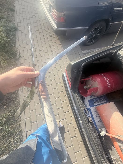 Накладка передний бампер мерс 124