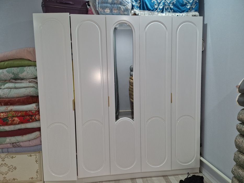 Шкаф 5 есікті тез арада сатылады