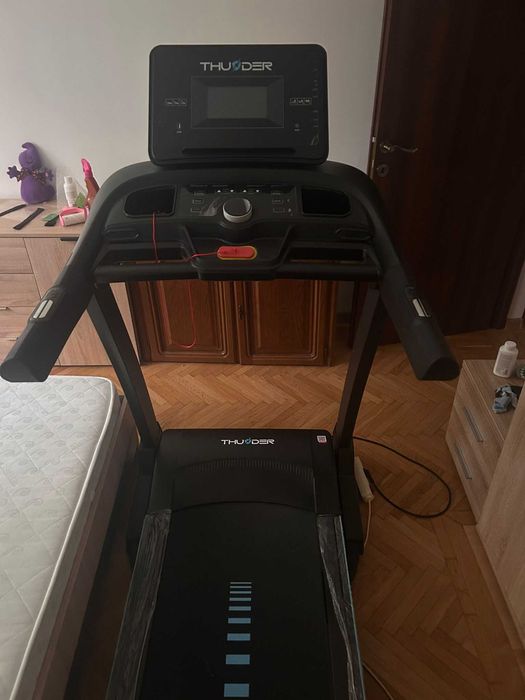 Banda de alergat electrica, Thunder Core-S Black, greutate maxima 180kg