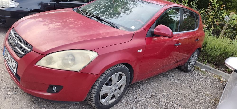 Продава се Киa ceed 1.6 CRDI (90Hp)2007г.  с верига  и е фабрично без DPF