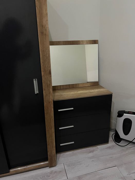 Спален комплект. Спалня , нощно шкафче , гардероб , скрин с огледало