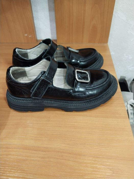 Продам детский туфли.
