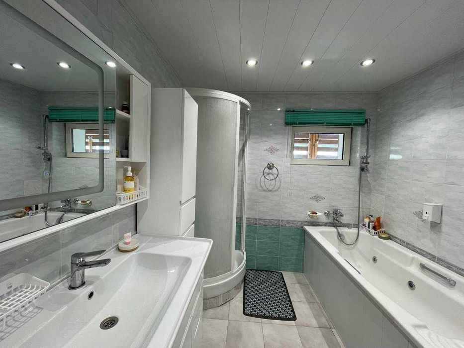 Продается своя 4/4/5 по адресу, который Вы будете называть с гордостью