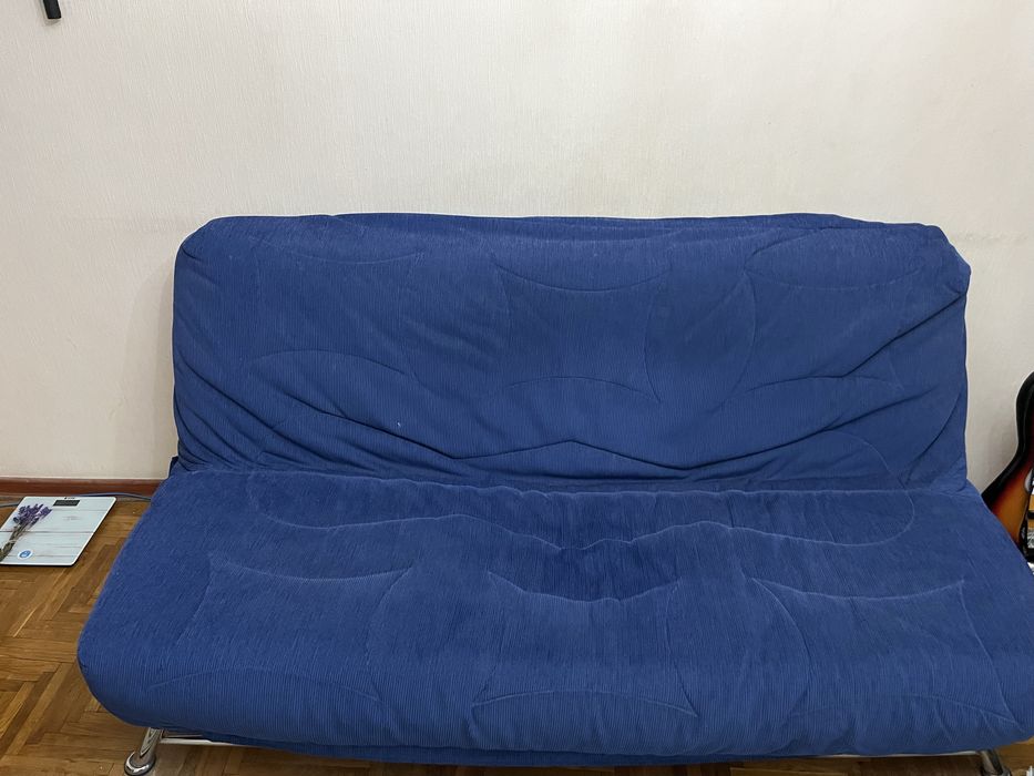 Домашний широкий диван