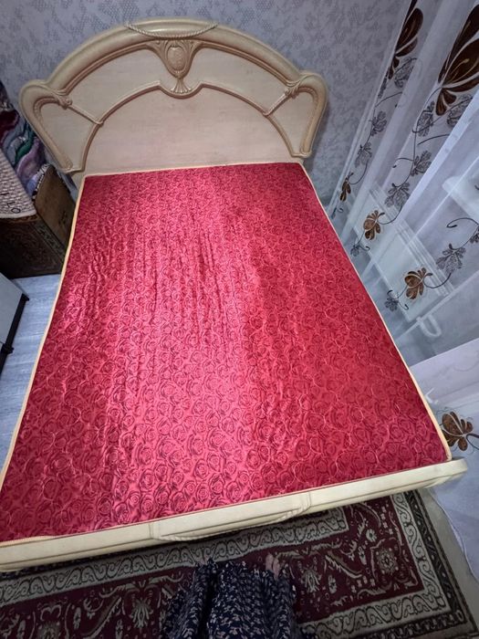 Спальный кровать