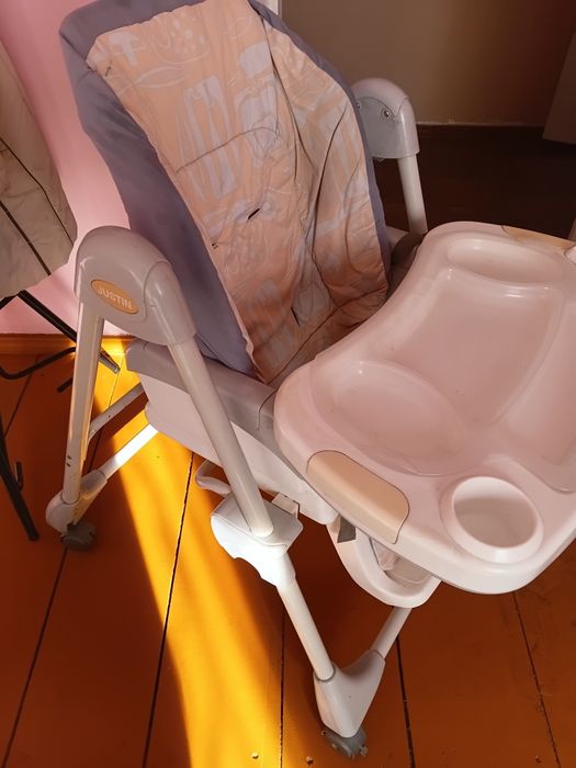 Детский стол, стульчик.