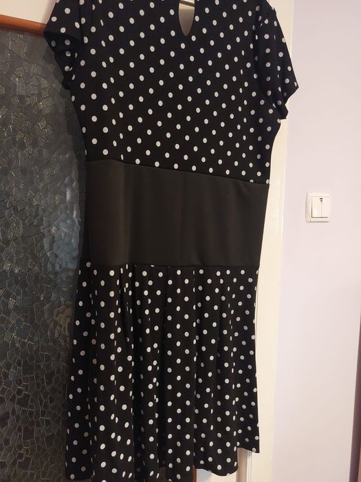 Rochie neagra cu buline albe