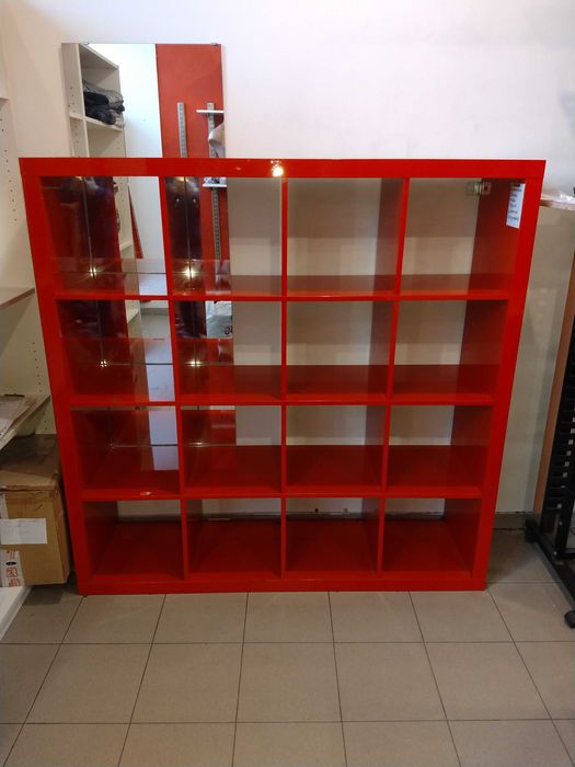 Продавам Етажерка с носеща рамка от IKEA