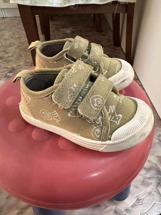 Продам детские макасины , легкие и удоьные