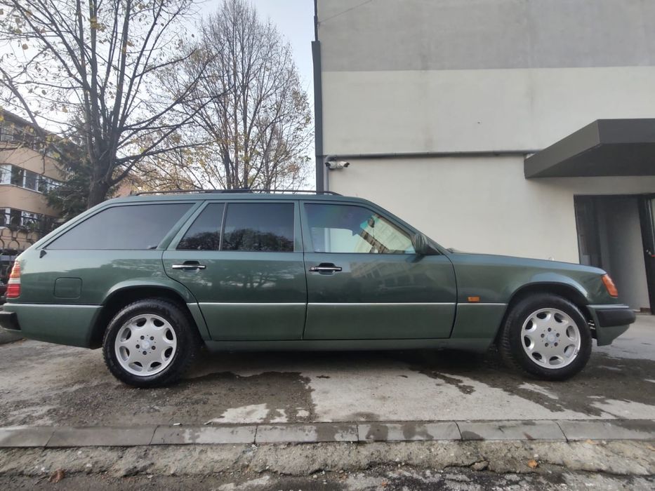 Mercedes W 124 300 TE 4 MATIC Retromobil