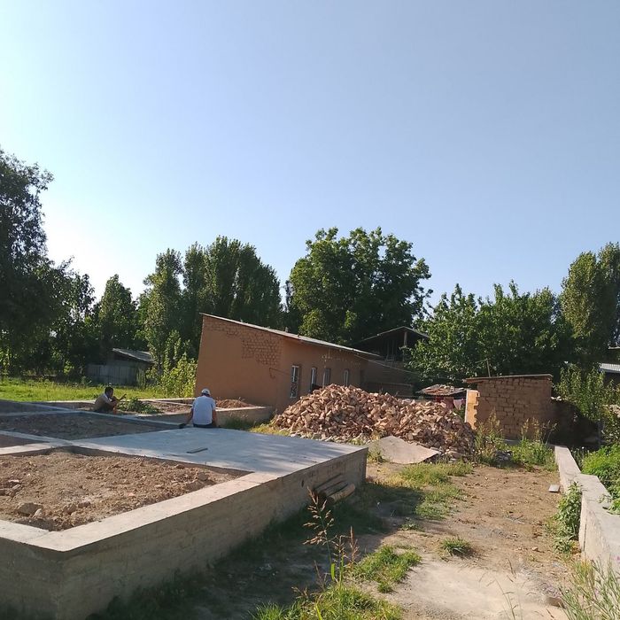 3.5 соток йер сотилади жойи майскида жойлашган фундаменти тайор