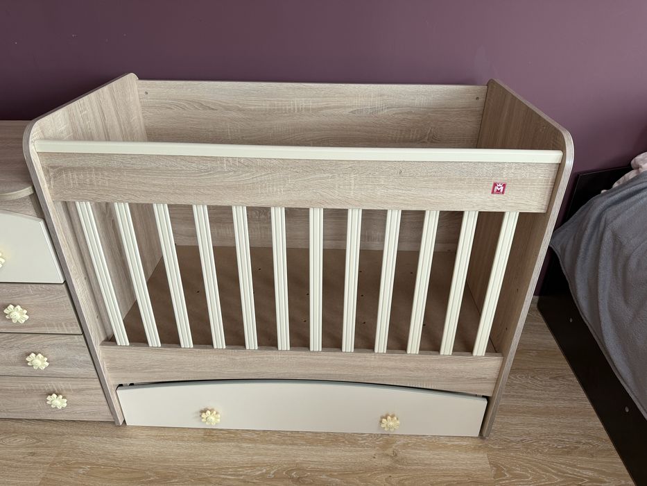 Детска кошара-люлка и скрин