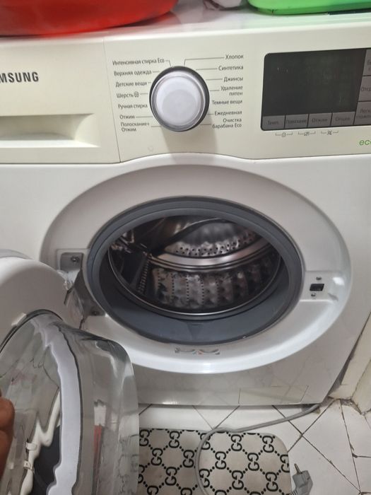 Срочно продаю свою стиральную машину SAMSUNG  работает отлично все