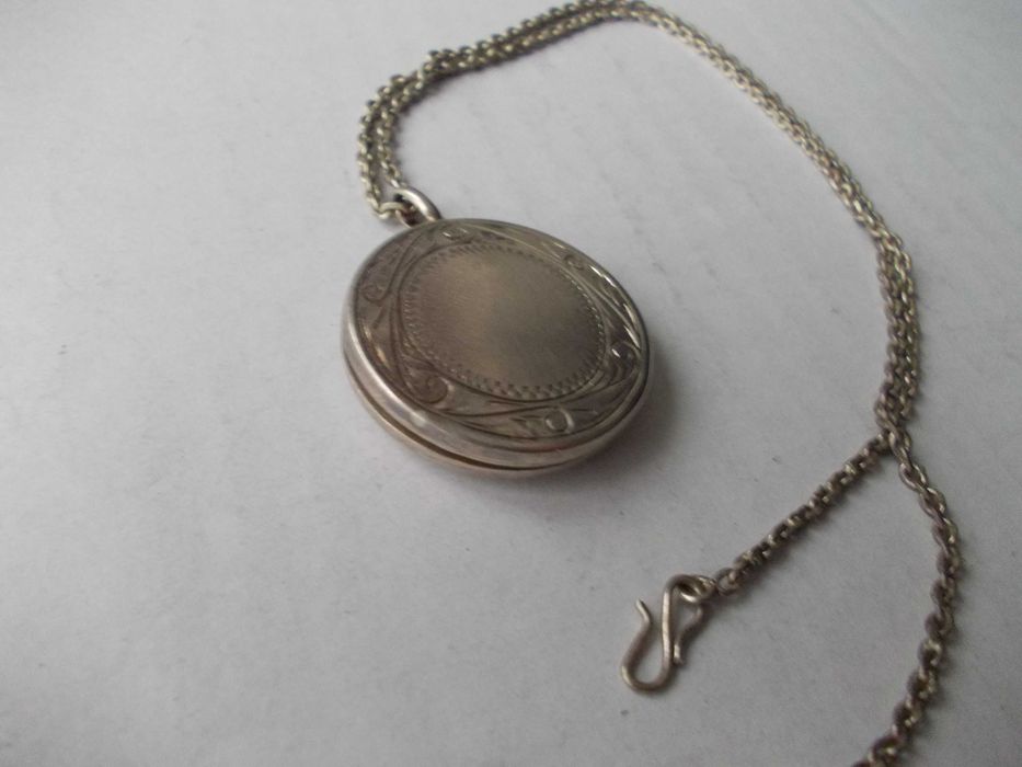 Lant cu medalion pentru fotografie vechi din argint