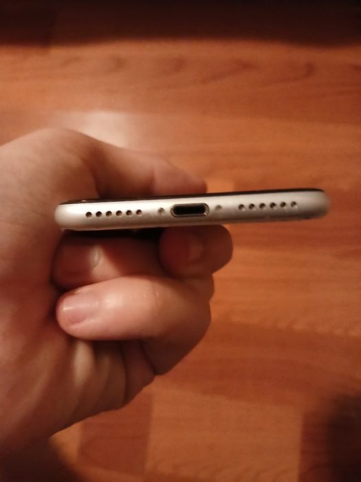 IPhone se 2020 pentru piese