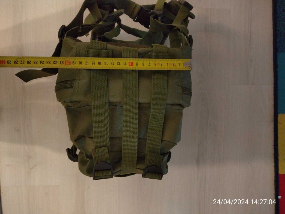 Vând rucsac drumeție 30L, verde