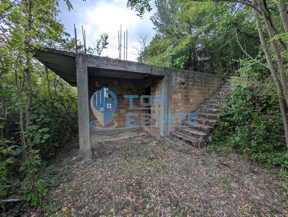 Вила във вилната зона на село Леденик