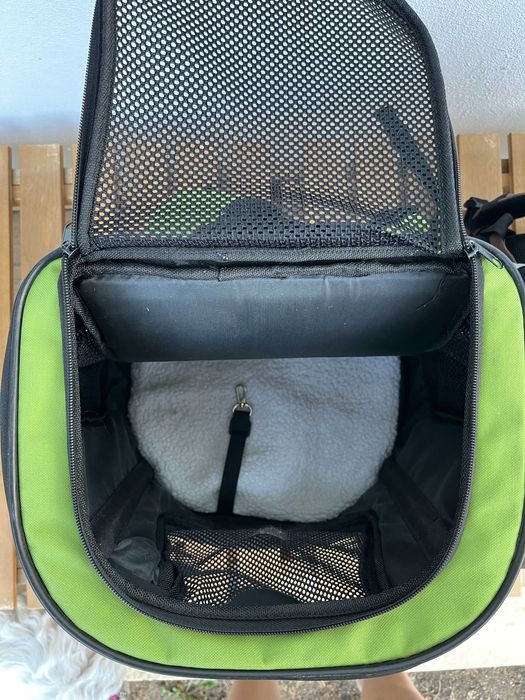 Rucsac maro pentru animale mici. Foarte versatil.