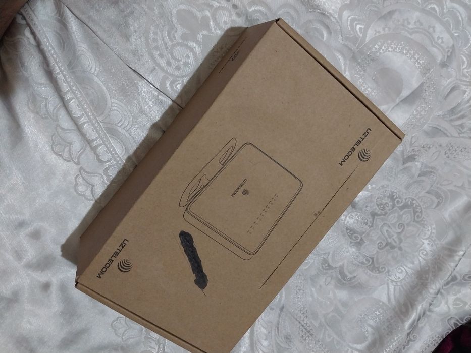 Uztelekom wifi aparati. Yangi turibdi. Domashniy liniyada ishledi.