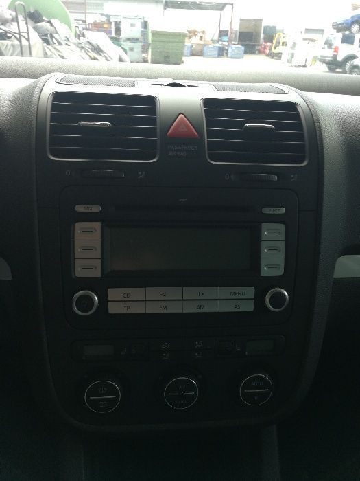 Radio CD VW Golf 5 Passat B6 Jetta dezmembrez Golf 5 Passat B6