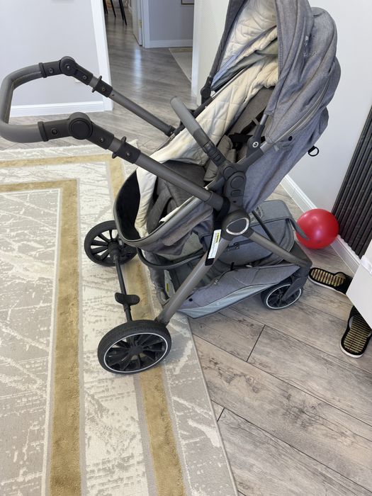 Продам срочно универсальную коляску