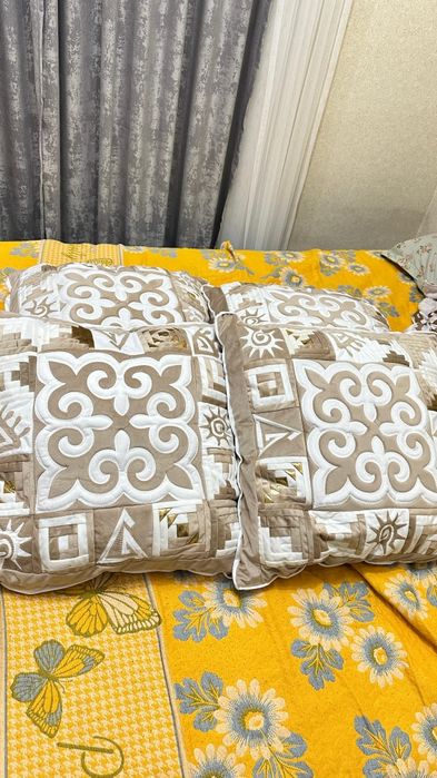 Көрпе қыз жасауына сатылады.