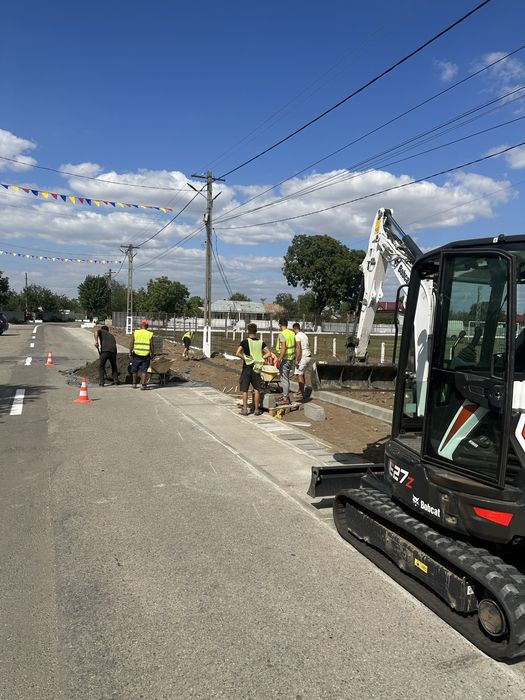 Inchiriez Utilaje Buldoexcavator Compactor Miniexcavator Nacele