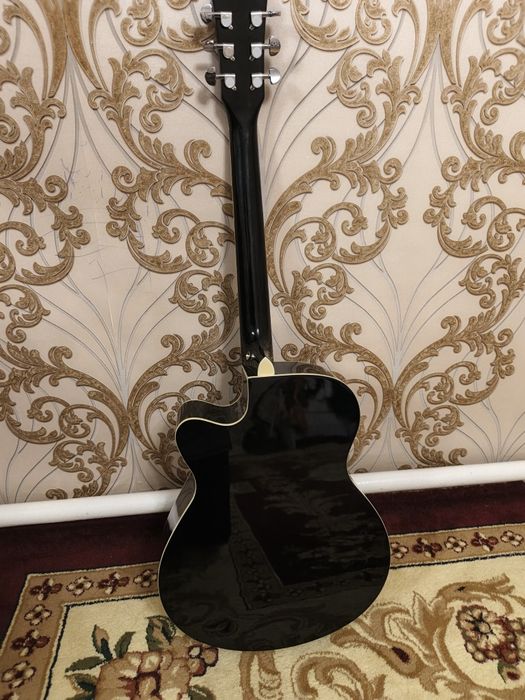 Гитара привезенная с италии в идеальном состоянии