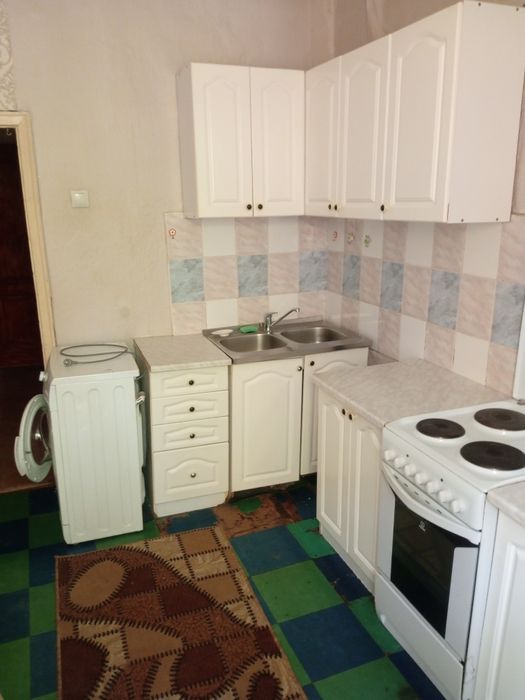 Продам сталинка Металлургов 26