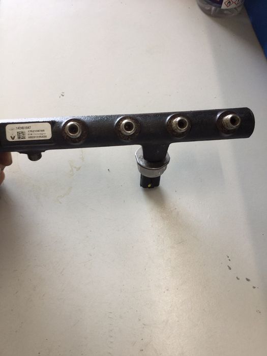 Rampa injectoare Nissan Qashqai 1.5 2015