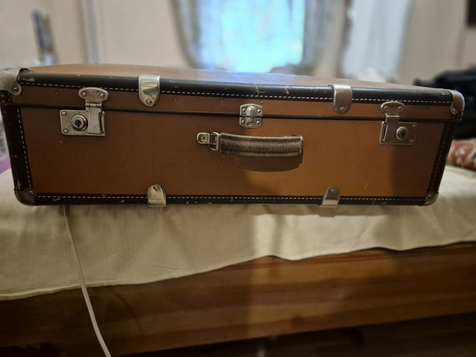 Антикварен куфар