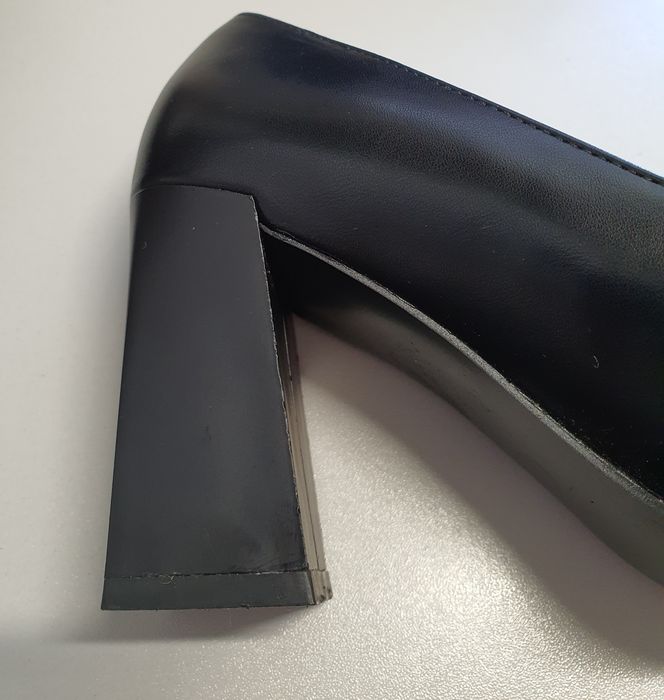 Удобни обувки с ток