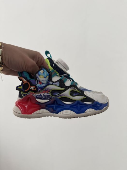 Сметещи маратонки сонис