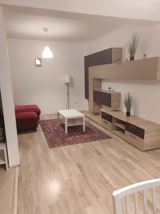 Închiriez apartament